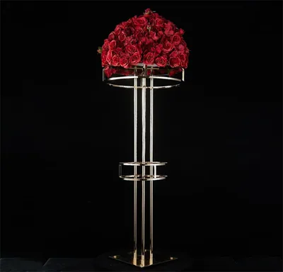 Support de centre de table colonne dorée 125 cm