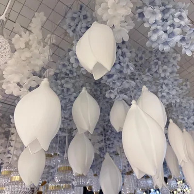 Lustre blanc laiteux trois pétales fleur, 10 têtes