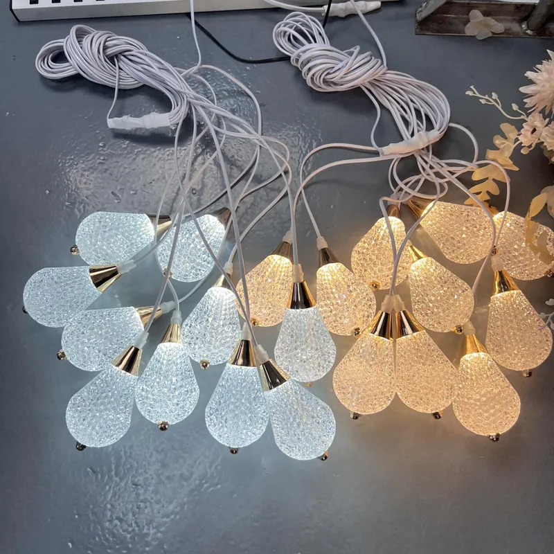 Small chandelier with model hot air balloon, 10 lights