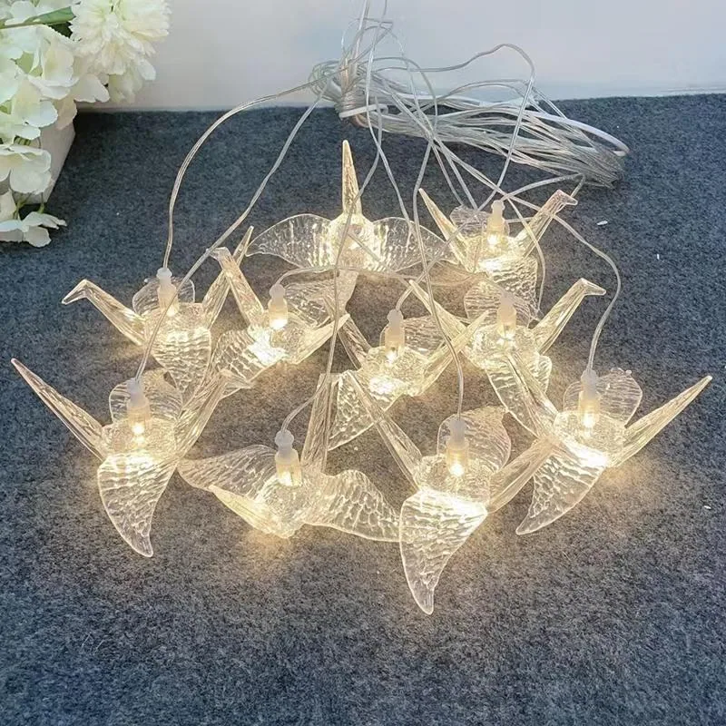 Chandelier with version b red crowned crane, 10 lights